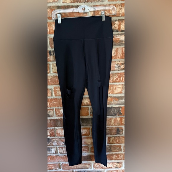 ALO Yoga Women's Ripped warrior black Leggings - Picture 2 of 12